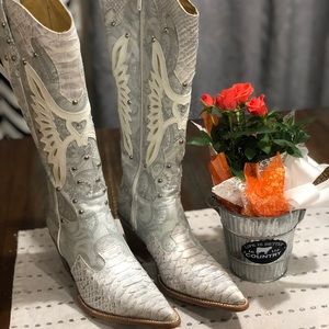 Authentic Western boots (made in Mexico)